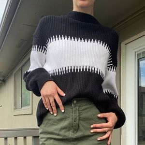 Black + White Mockneck Sweater Size XL
